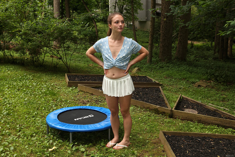 Лана, 27